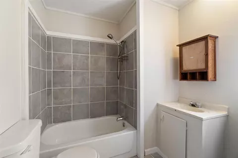 Bath - 4007 Briggs, Jackson, MI 49201 photo 1 of 1