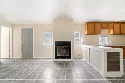 Living - 4007 Briggs, Jackson, MI 49201 photo 4 of 4