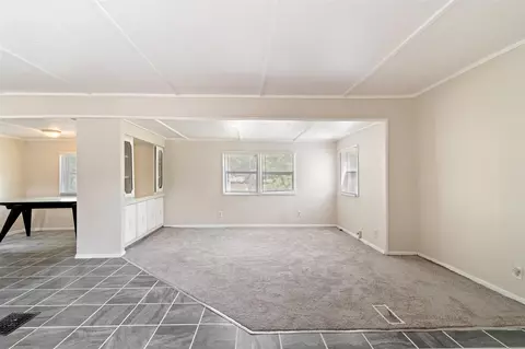 Living - 4007 Briggs, Jackson, MI 49201 photo 3 of 4