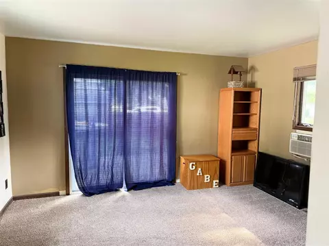 Living - 423 E Pr, Vicksburg, MI 49097 photo 5 of 5