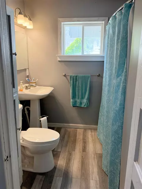 Bath - 423 E Pr, Vicksburg, MI 49097 photo 3 of 3