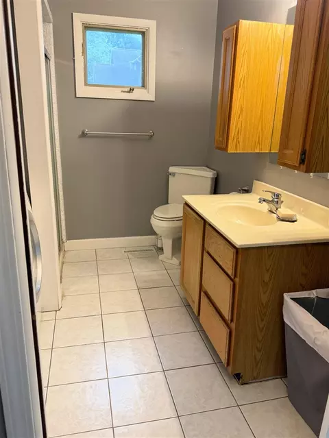 Bath - 423 E Pr, Vicksburg, MI 49097 photo 1 of 3