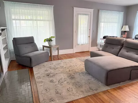 Living - 423 E Pr, Vicksburg, MI 49097 photo 1 of 5