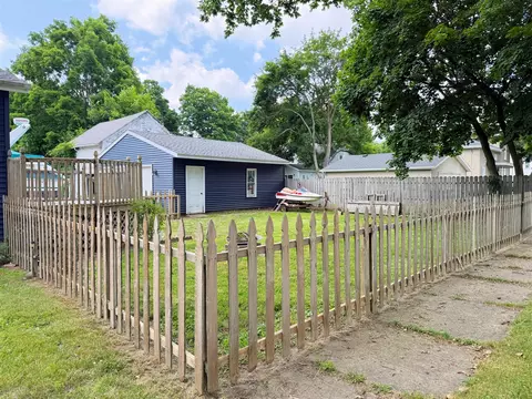 Exterior - 423 E Pr, Vicksburg, MI 49097 photo 5 of 6