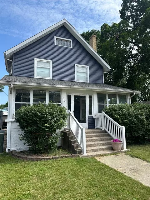 Exterior - 423 E Pr, Vicksburg, MI 49097 photo 3 of 6