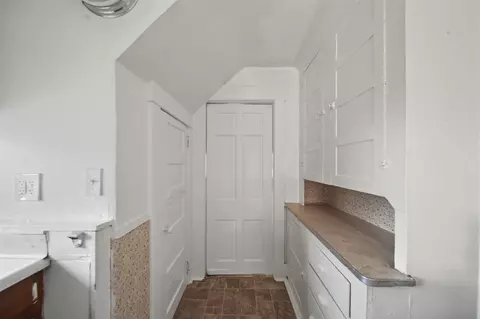 Entry Way - 1302 Lansing, Jackson, MI 49202 photo 7 of 7