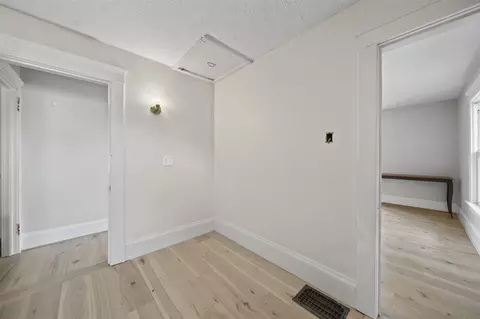 Entry Way - 1302 Lansing, Jackson, MI 49202 photo 6 of 7