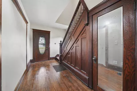 Entry Way - 1302 Lansing, Jackson, MI 49202 photo 4 of 7