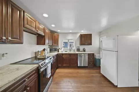 Kitchen - 1302 Lansing, Jackson, MI 49202 photo 2 of 5