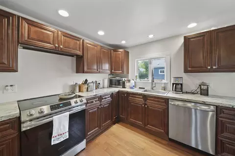 Kitchen - 1302 Lansing, Jackson, MI 49202 photo 3 of 5