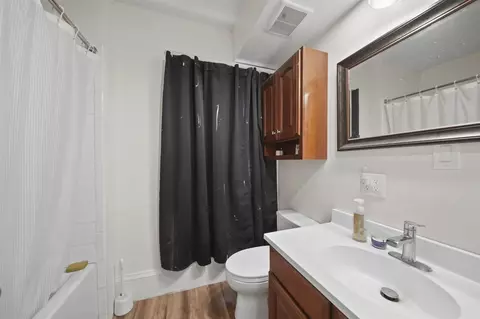 Bath - 1302 Lansing, Jackson, MI 49202 photo 1 of 3