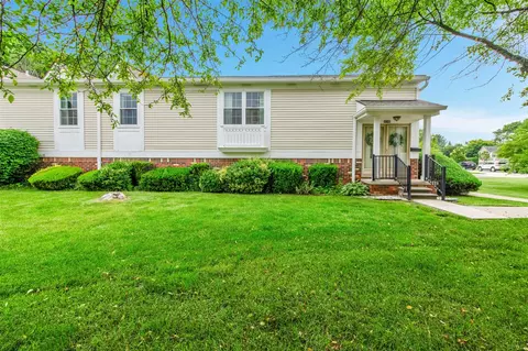 41748 Broquet, Northville, MI 48167