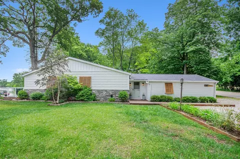 4449 Cordley Lk, Pinckney, MI 48169