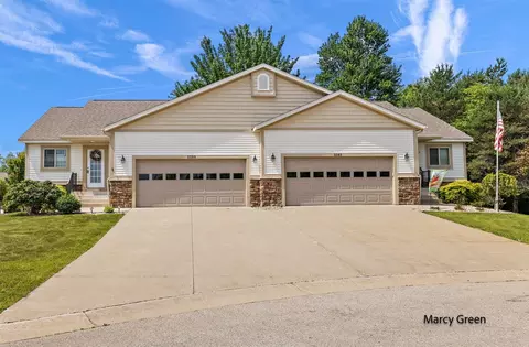 5589 Sandalwood #22, Norton Shores, MI 49441