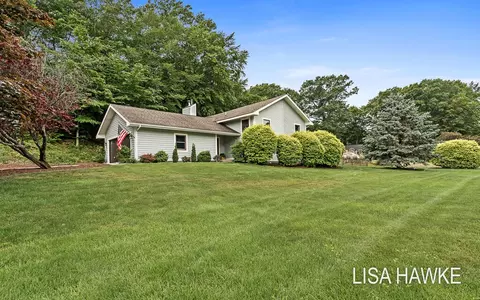 17400 Beech Hl, Grand Haven, MI 49417