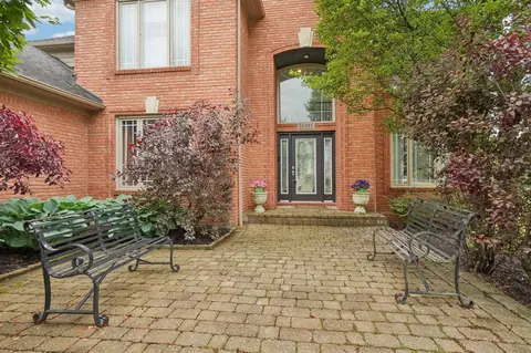51251 Castle Mar, Macomb, MI 48042