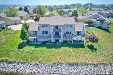 1406 E Harbour Towne, Muskegon, MI 49441