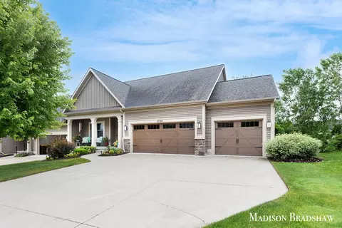 1728 N Brandon Rdg, Walker, MI 49544