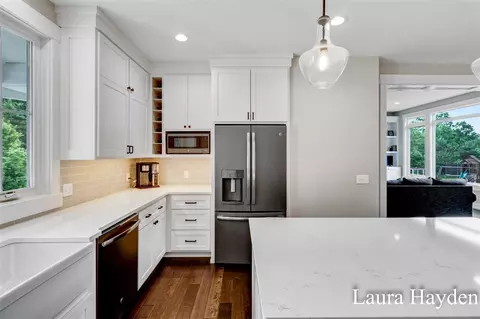 Kitchen - 6681 Whites Brg, Belding, MI 48809 photo 6 of 7