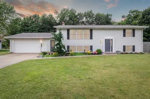 910 Vicker, Vicksburg, MI 49097
