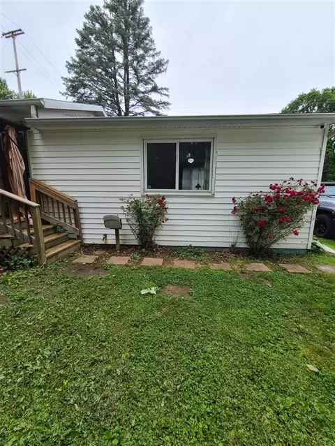 Exterior - 901 Helena, Jackson, MI 49203 photo 4 of 5