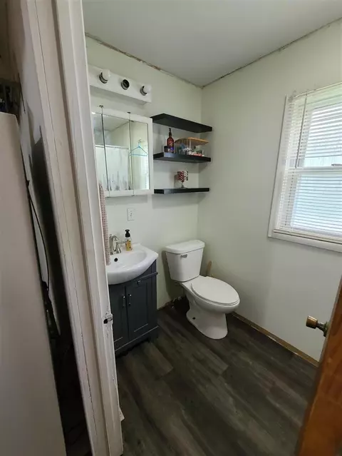 Bath - 901 Helena, Jackson, MI 49203 photo 1 of 1