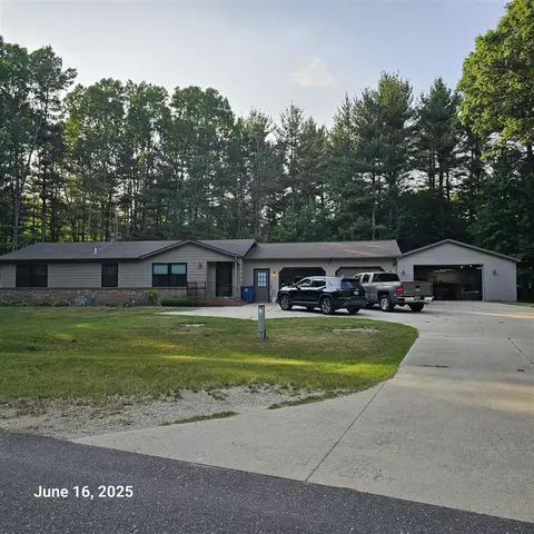 19882 Heights Cir, Big Rapids, MI 49307