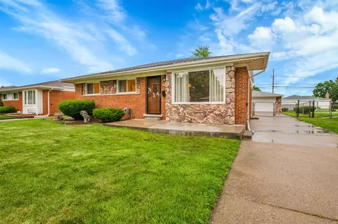 27152 Broadmoor, Warren, MI 48088