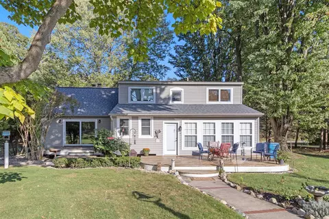9708 Oakland, Portage, MI 49024