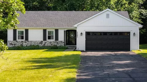 3395 Simsbury, Pinckney, MI 48169