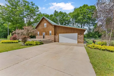 1019 E 32 Rd, Cadillac, MI 49601