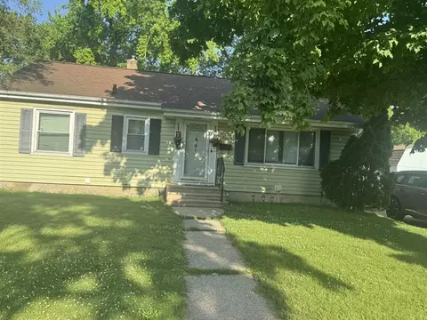 3412 Schlee, Lansing, MI 48910