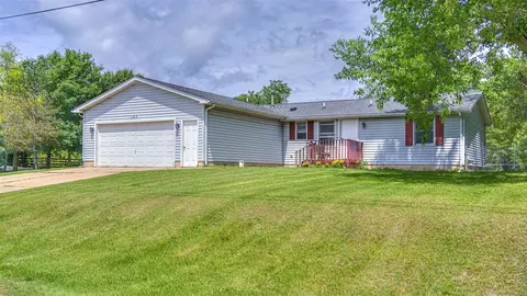 123 Carlysle, Brooklyn, MI 49230