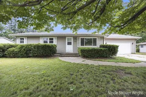 7883 Lamplight, Jenison, MI 49428