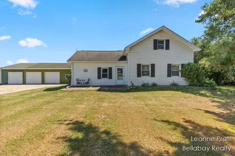 4724 15 Mile, Kent City, MI 49330