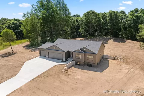 3551 Leaf Ln, Freeport, MI 49325