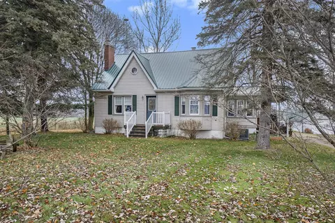 2706 S Maple Is, Fremont, MI 49412