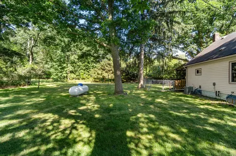 1645 Chlebus, Jackson, MI 49203 photo 35