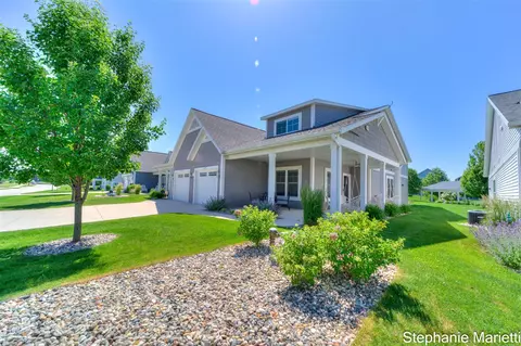 675 Terrace Pt, Muskegon, MI 49440