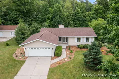 10769 Brown Lk, Rockford, MI 49341