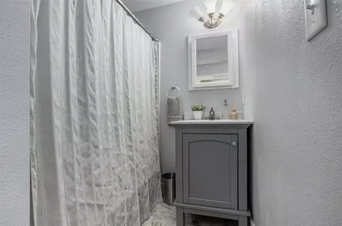 Bath - 424 Fourth, Three Rivers, MI 49093 photo 2 of 2