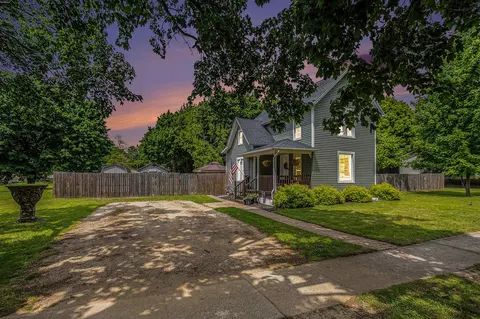 Exterior - 424 Fourth, Three Rivers, MI 49093 photo 2 of 10