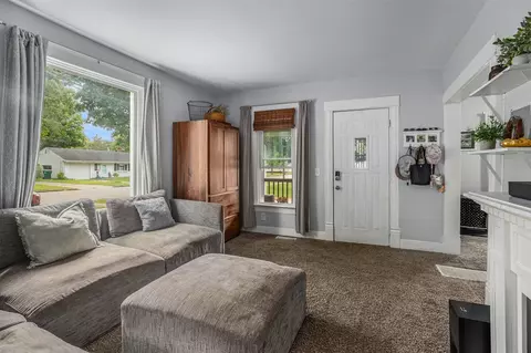 Entry Way - 424 Fourth, Three Rivers, MI 49093 photo 1 of 1
