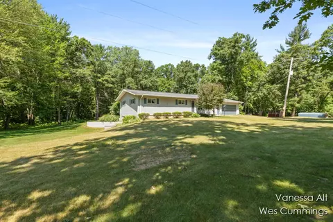 8233 Johnson, Belding, MI 48809 photo 2