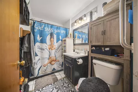 Bath - 317 E Argyle, Jackson, MI 49202 photo 1 of 1
