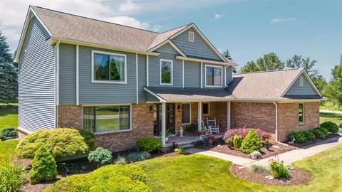 7662 Hidden Ponds, Brighton, MI 48114