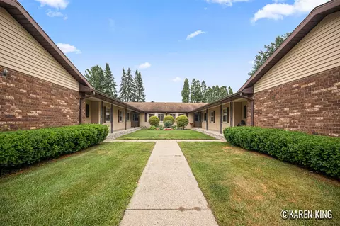 7369 Pine Grv, Jenison, MI 49428