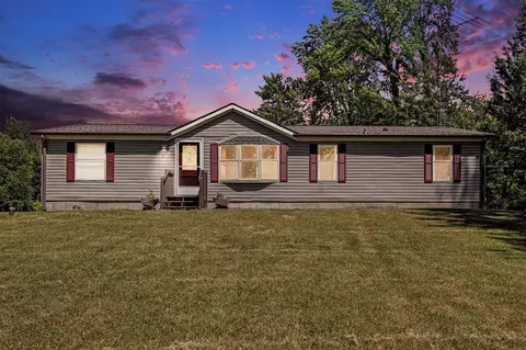 45199 40th, Paw Paw, MI 49079