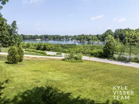 3120 Reeds Lk, Grand Rapids, MI 49506