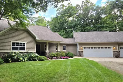 8702 E 98th, Howard City, MI 49329